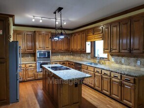 2438 Kings Arms Dr in Atlanta, GA - Building Photo - Building Photo