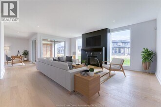 4561 VALERIO Crescent in Windsor, ON - Building Photo - Building Photo