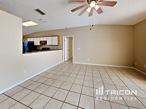 1166 Tyler Lake Cir in Orlando, FL - Building Photo - Building Photo