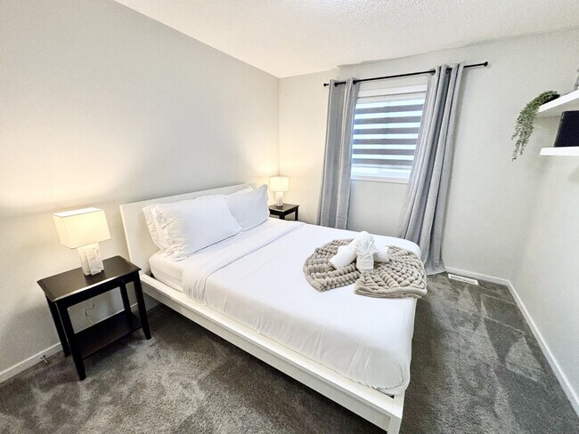 20548-20100 100 Ave NW in Edmonton, AB - Building Photo - Building Photo