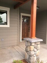201 SE Briggs Way in Grants Pass, OR - Foto de edificio - Building Photo