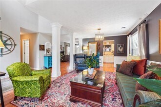 1160 Primrose Dr in Roswell, GA - Foto de edificio - Building Photo