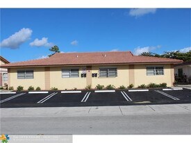 7515 NW 44th Ct, Unit 5 in Coral Springs, FL - Building Photo
