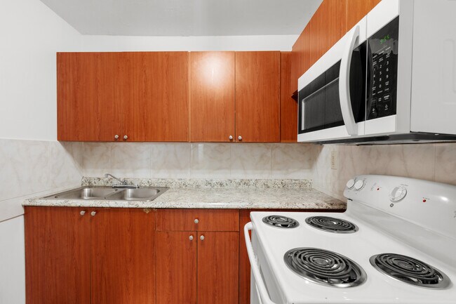 Oasis Villas in Miami, FL - Building Photo - Interior Photo