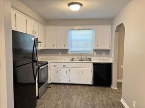 803 Ringgold Rd in Clarksville, TN - Building Photo - Building Photo