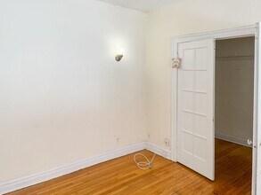 435 W Surf St, Unit 432-109 in Chicago, IL - Building Photo - Building Photo