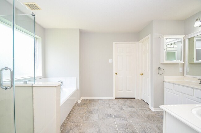 707 New Pines Dr in Spring, TX - Building Photo - Building Photo