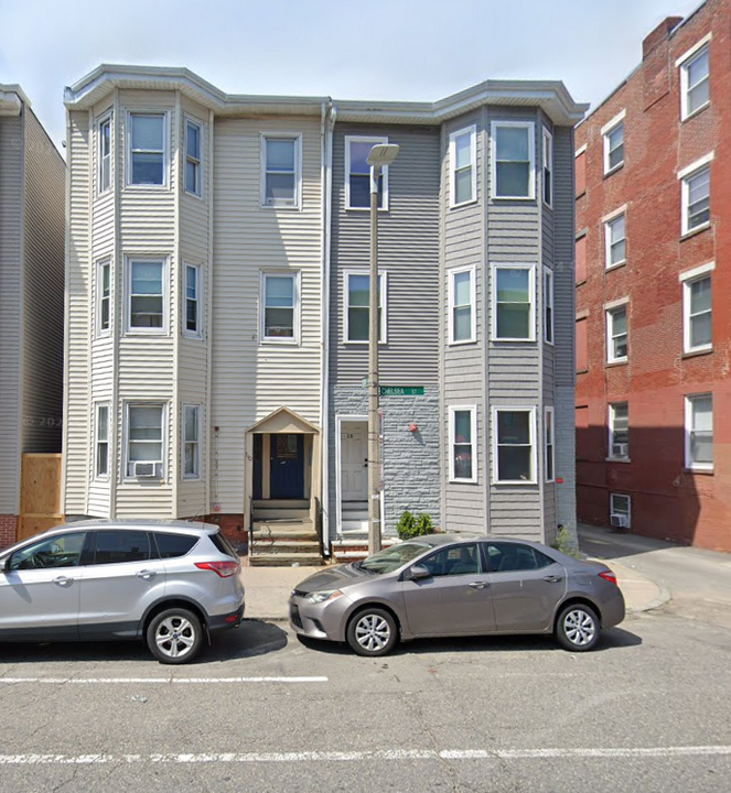 16 Chelsea St, Unit 3 in Boston, MA - Building Photo