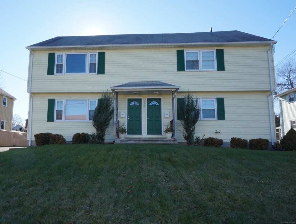 178 Oakland Ave in New Britain, CT - Foto de edificio