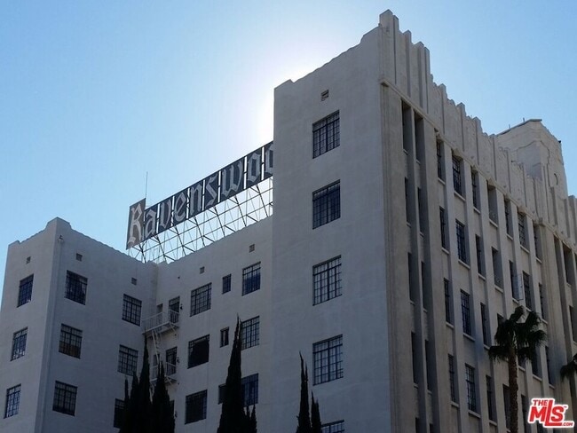 570 N Rossmore Ave, Unit B in Los Angeles, CA - Building Photo - Building Photo