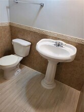 2743 NW 47th Terrace in Lauderdale Lakes, FL - Building Photo - Building Photo