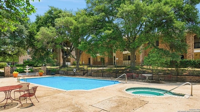 1819 Babcock Rd, Unit #405 in San Antonio, TX - Building Photo - Building Photo