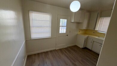 5655 Noel Dr, Unit 2x1 in Temple City, CA - Foto de edificio - Building Photo