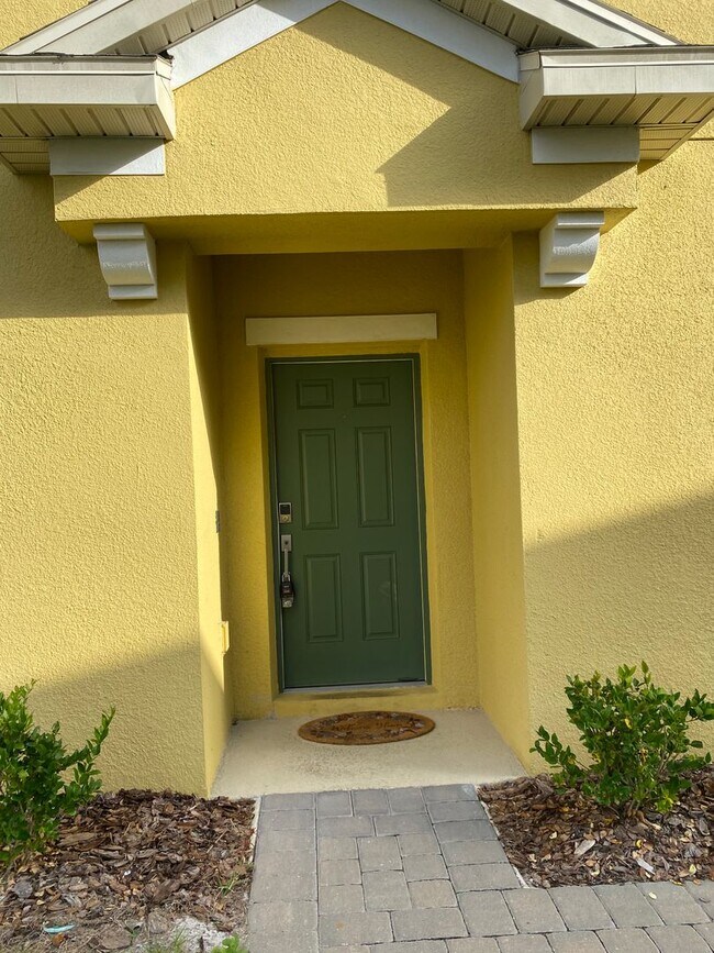 9842 Red Eagle Dr in Orlando, FL - Building Photo - Building Photo