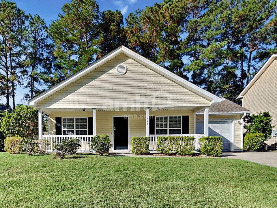 213 Trickle Dr in Summerville, SC - Foto de edificio