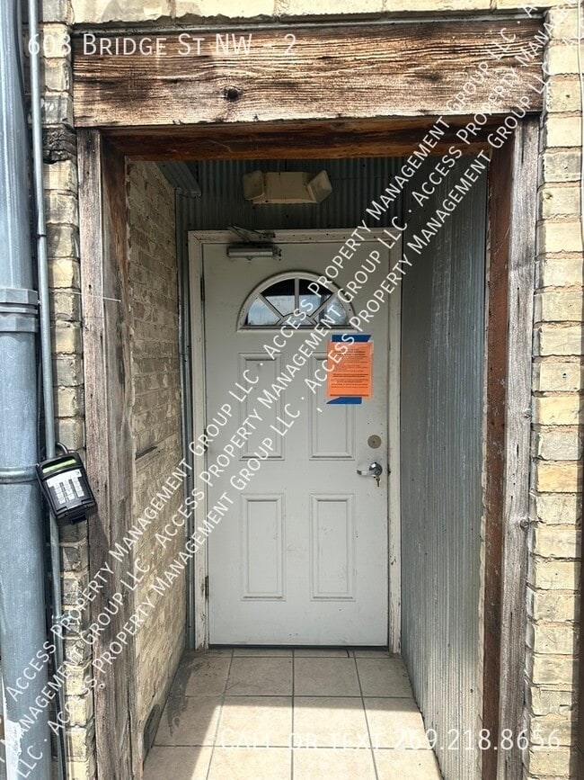 608 Bridge St NW in Grand Rapids, MI - Building Photo - Building Photo