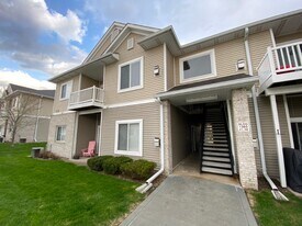 1380 SE Florence Dr in Waukee, IA - Building Photo