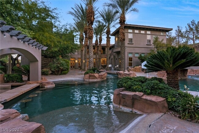 property at 5 Wood Creek Ct