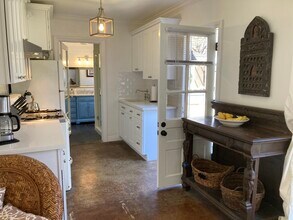 5744 Calhoun Ave in Van Nuys, CA - Building Photo - Building Photo