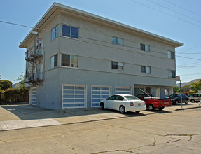 98 Macdonald Ave in Daly City, CA - Building Photo - Building Photo