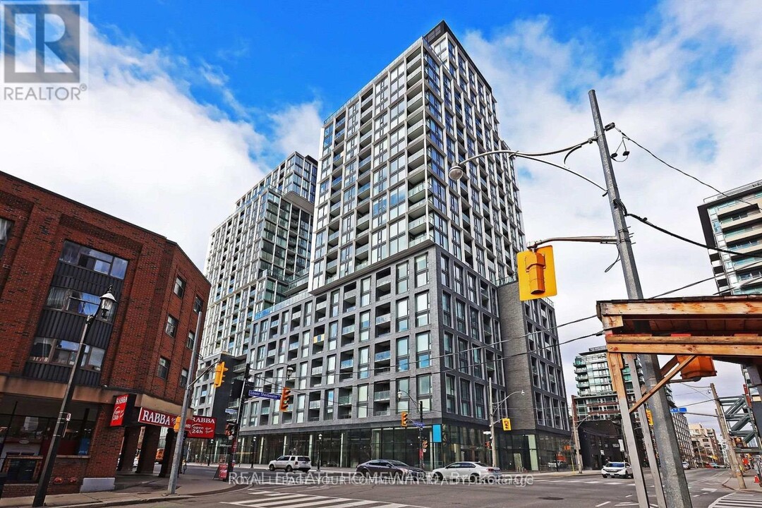 158-158 Front St E in Toronto, ON - Building Photo
