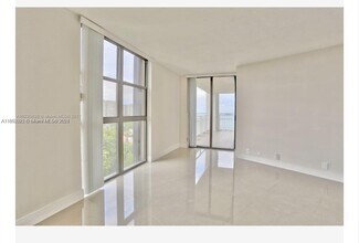 4000 Towerside Terrace in Miami, FL - Building Photo - Building Photo
