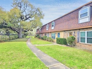 9303 Hammerly Blvd in Houston, TX - Foto de edificio - Building Photo