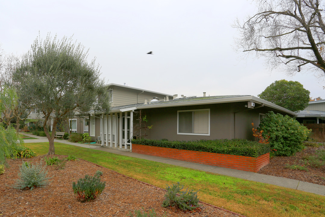 San Rafael Manor in San Rafael, CA - Building Photo