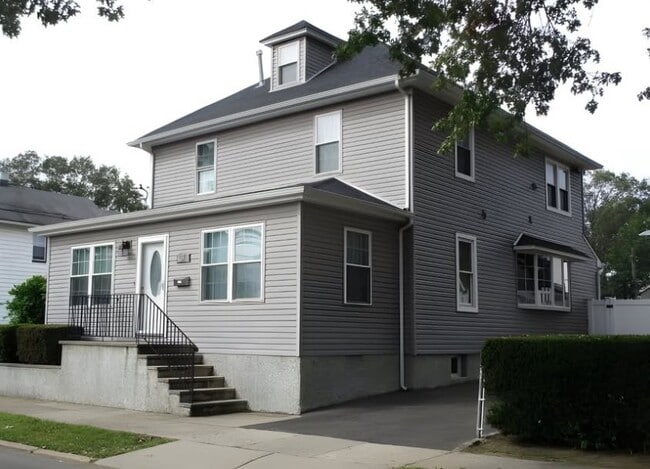 57 S Fulton St in Westbury, NY - Building Photo - Building Photo