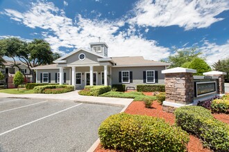 Lake Harris Cove in Leesburg, FL - Foto de edificio - Building Photo