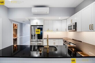 290 Beacon St, Unit 3 in Boston, MA - Building Photo - Building Photo