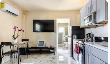 2310 NW 60th Terrace in Sunrise, FL - Building Photo - Building Photo