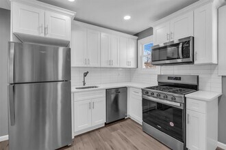 31-33 Burr Ave-Unit -B in Hempstead, NY - Building Photo - Building Photo