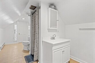 8 Central St, Unit Apt 2 in North Brookfield, MA - Building Photo - Building Photo