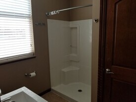 105 S Brown St in Pierce, NE - Building Photo