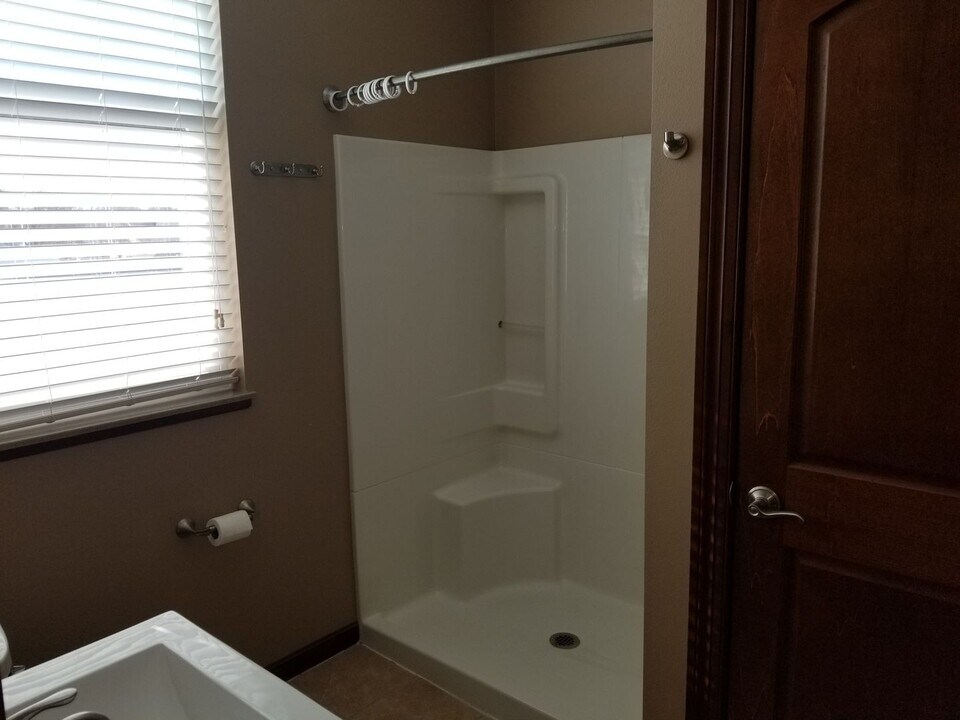 105 S Brown St in Pierce, NE - Building Photo