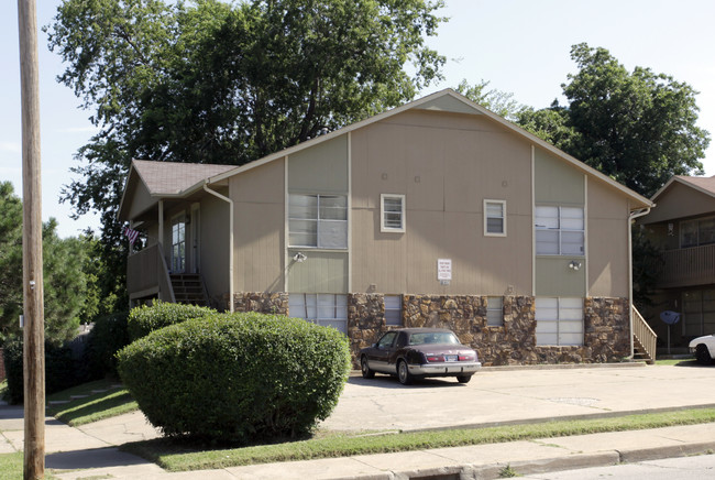 1529 E 13th St in Tulsa, OK - Foto de edificio - Building Photo