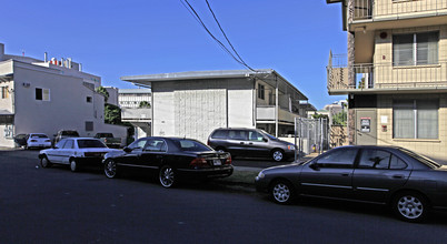 1412 Lusitana St in Honolulu, HI - Building Photo - Building Photo