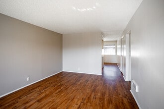 110 Peppertree Apartments in Cypress, CA - Foto de edificio - Interior Photo