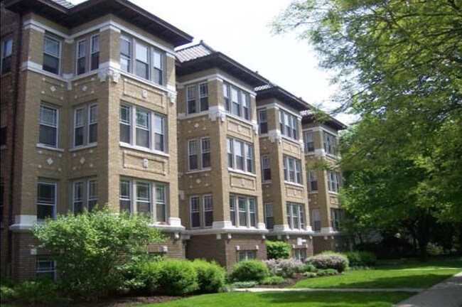 400 N Taylor Ave in Oak Park, IL - Foto de edificio - Building Photo