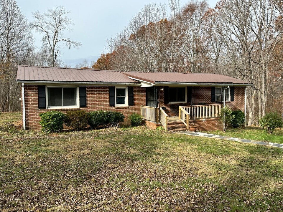 263 R R Eppes Rd in Meherrin, VA - Building Photo