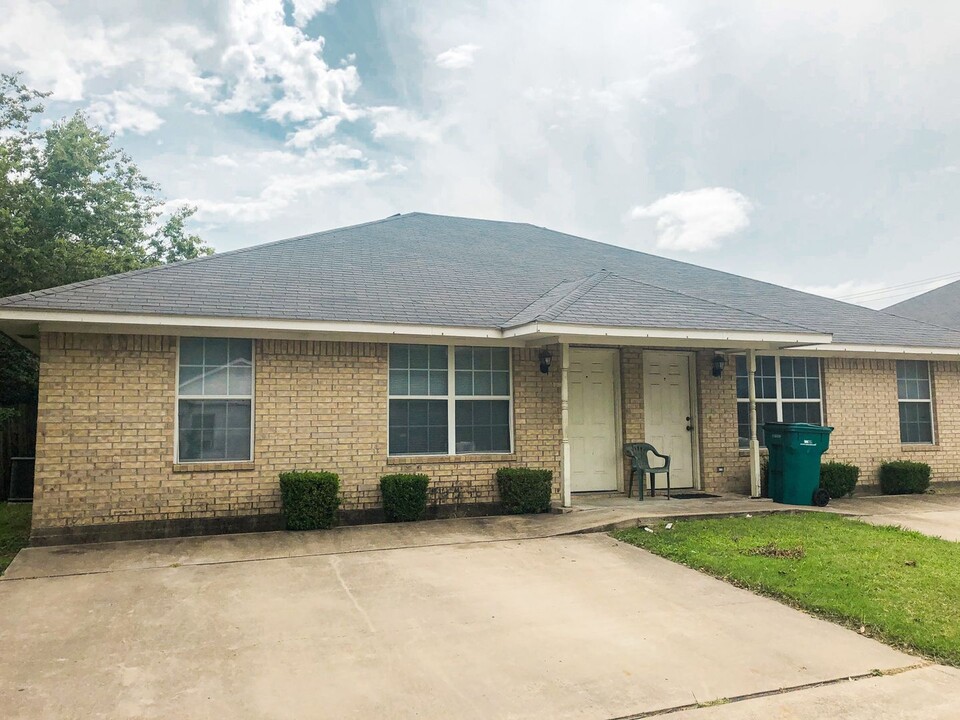 103-105 Woodall St in Waco, TX - Building Photo