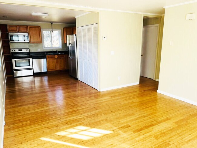 17 Unaka Ave, Unit B in Asheville, NC - Foto de edificio - Building Photo