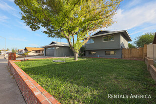 5205 W Caribbean Ln in Glendale, AZ - Foto de edificio - Building Photo