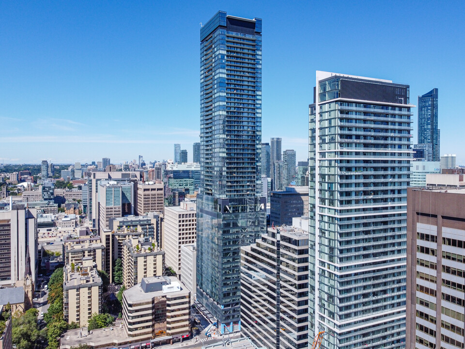 488 University Ave Residences in Toronto, ON - Building Photo