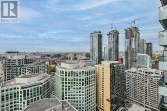 300 Front St W in Toronto, ON - Building Photo - Building Photo