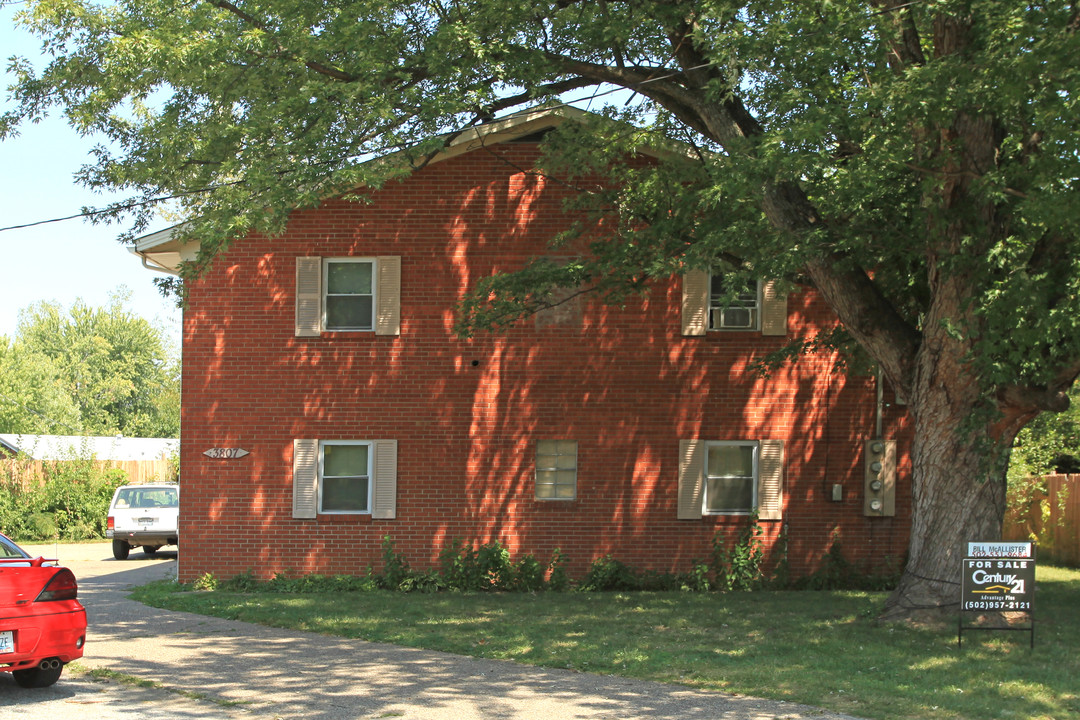 3807 Grissom Way in Louisville, KY - Building Photo