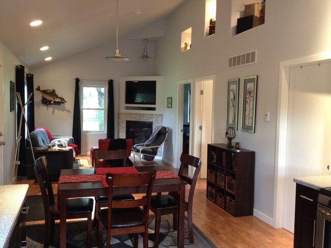 67916 Lake Trail
