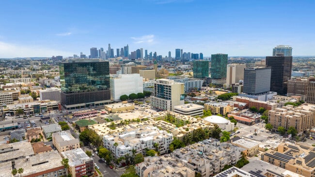 Hampshire Place in Los Angeles, CA - Foto de edificio - Building Photo