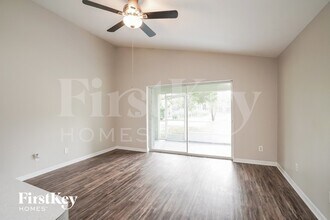 1528 Graduate Ct in Lehigh Acres, FL - Foto de edificio - Building Photo